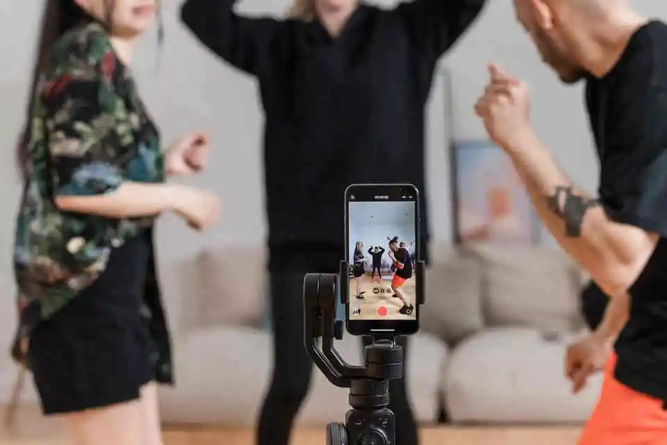 Cum faci bani pe TikTok și cât poți câștiga pe lună